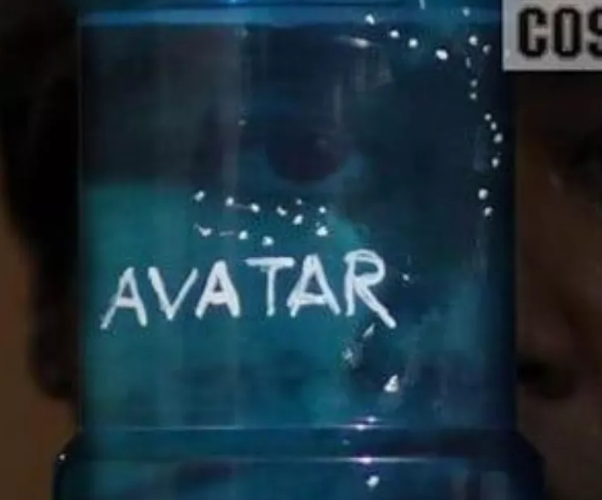 泰国小哥“神COS”再现：一瓶水上写几个字母，成品就让人震撼