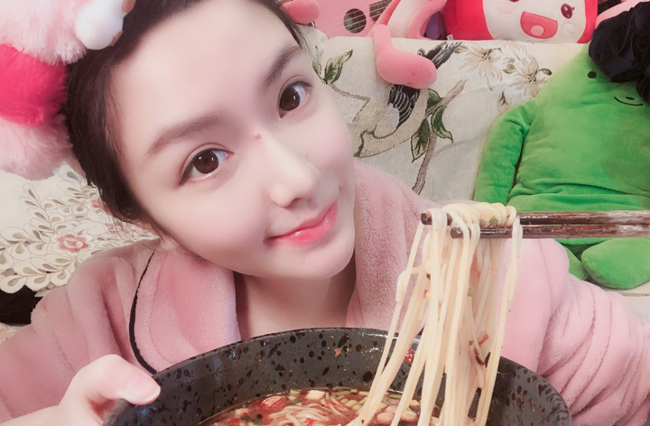 杭州|每顿吃8斤每月餐费1.5万！吃播网红崩溃：没法活了