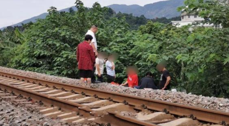 前方冲锋号|突发!福州一女子被火车碾压身亡,现场画面引起不适