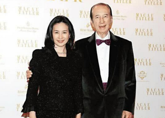 何超琼|赌王接班人何超琼把四太踢出局，何家掌舵人果真不一般！