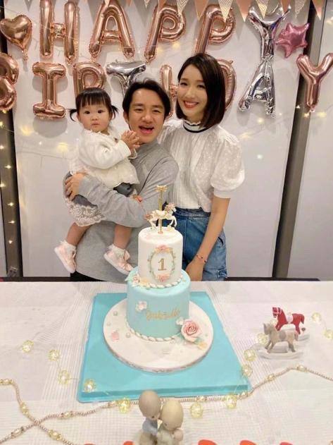 『王祖蓝』40岁王祖蓝又喜当爹！父亲节高调公开，超模妻子怀二胎越来越美