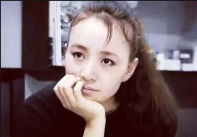 宋丹丹|英达与宋丹丹离婚后，不久就欢喜迎娶梁欢，最终却发现自己被骗了