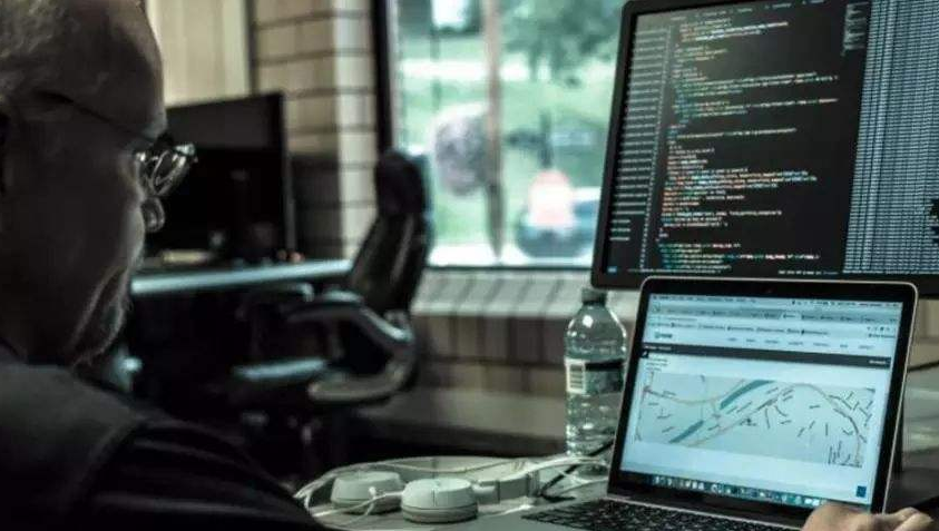 程序员|操作太骚！美国程序员把活外包给中国人，不用干活白拿140万工资