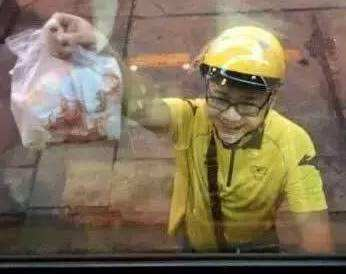 外卖小哥|美团王兴身价暴涨，可怜的外卖小哥！