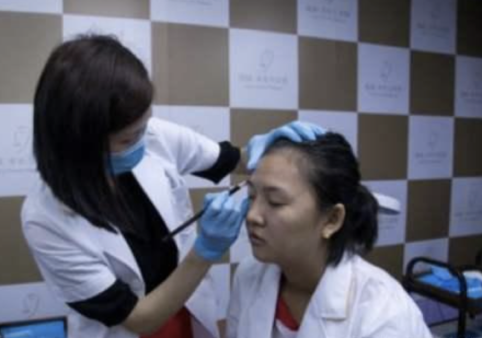 纹眉 为什么不提倡女生“纹眉”？美容师透露原因有2点，看完就懂了