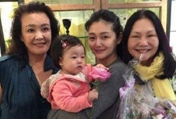 叶一茜|娱乐圈最“难缠”几位婆婆,儿媳跪地斟茶,验孙子DNA,出行像皇太后!