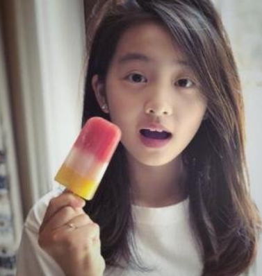 释小龙|她小时候因“太漂亮”迷倒释小龙，嫁黑人生子后，今模样一言难尽！