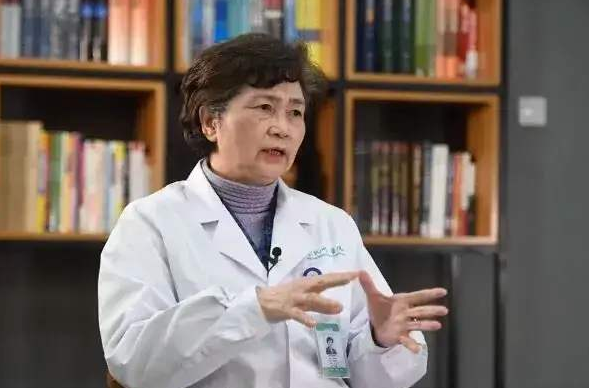 [塞尔维亚]塞尔维亚版“李兰娟”火了，犹如童话公主，网友：比明星颜值还高！