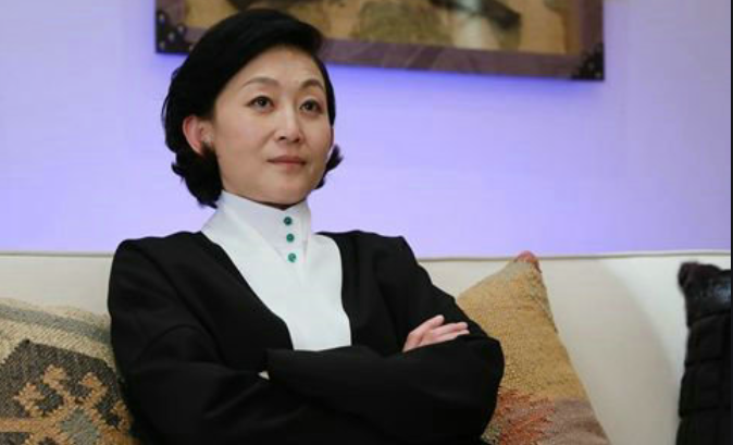 马伊琍|56岁单身未嫁，和哥哥约定不婚，如今兄妹俩承诺相伴终老
