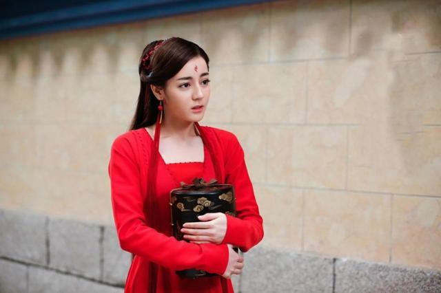 杨紫|用丝带撑起造型的古装美女:个个宛如天仙,到了杨紫画风却变了