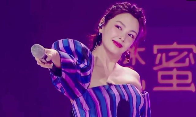 [姐姐]姐姐们集体挑战主题曲，白冰带感万茜垮掉，张雨绮终于不顺拐了