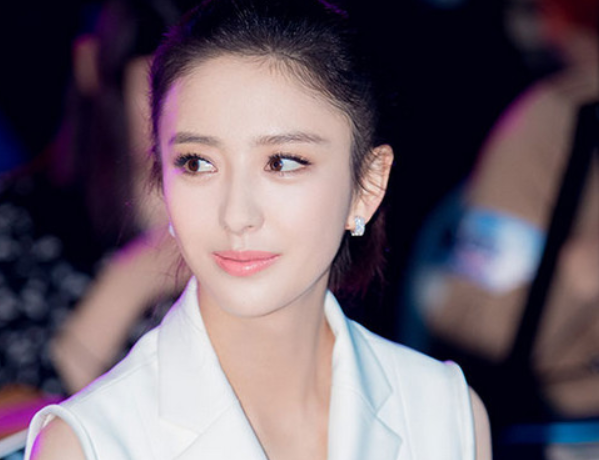 新疆维吾尔自治区|被誉为“新疆三美”，一个无戏可拍，一个忍气吞声，一个被喊滚出娱乐圈