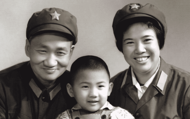 毛岸英|毛主席次子毛岸青，4岁离父，7岁丧母，儿子为中国最年轻的少将