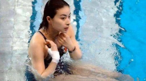 走光|女运动员为何大多是穿三角裤？不惧怕“走光”吗？背后原因心酸