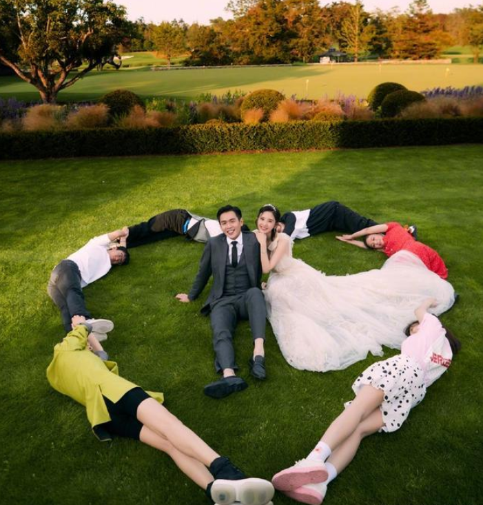 唐艺昕：?张若昀唐艺昕婚照爆出，网友：“李沁太可怜了”