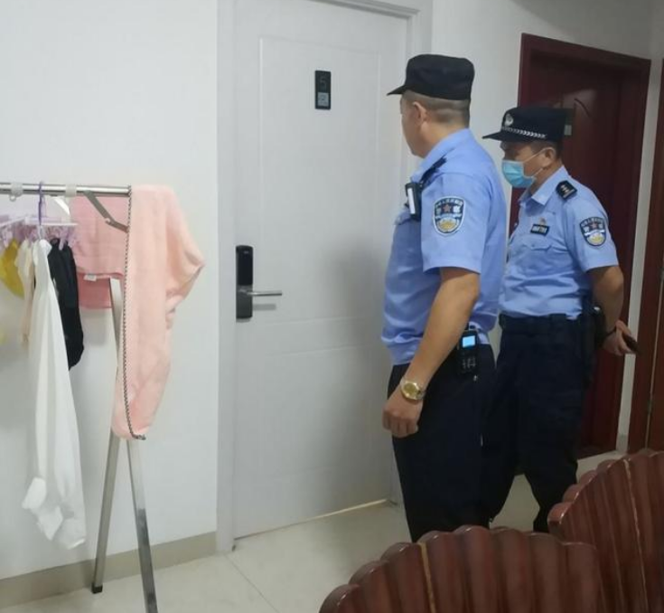 话晴空|女子洗澡遭合租异性2次闯入，观看5分钟叫嚣：你已经被我看光了！