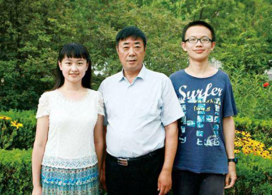 学霸:有一位学霸曾经成绩中游,高考考出了706分