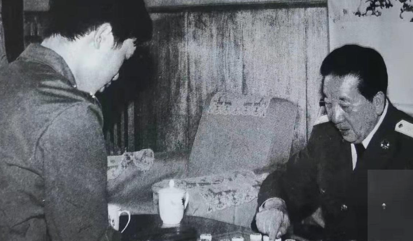 明代|15军流血不流泪，铁血秦基伟却两次饱含热泪：一为亲人，二为被俘