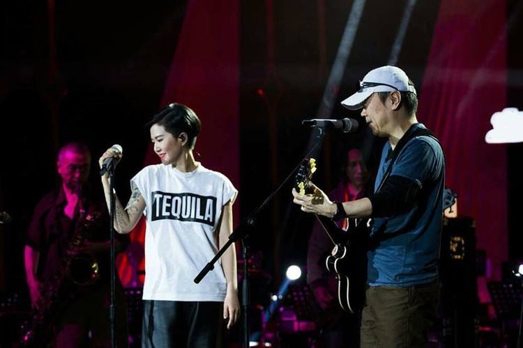 「超女」尴尬!明明同是超女出身,亚军、季军已是导师,而冠军却仍然是选手