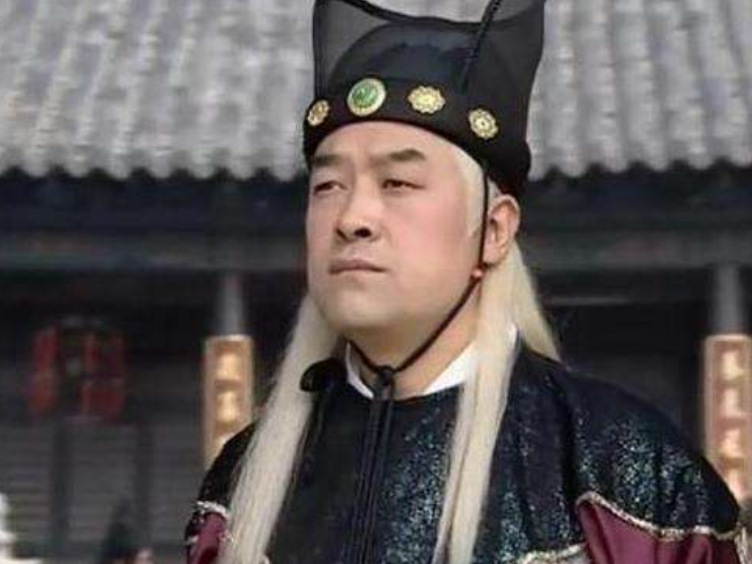 |扮演太监的4位演员,前三位都惟妙惟肖,唯独他演出了硬汉的感觉