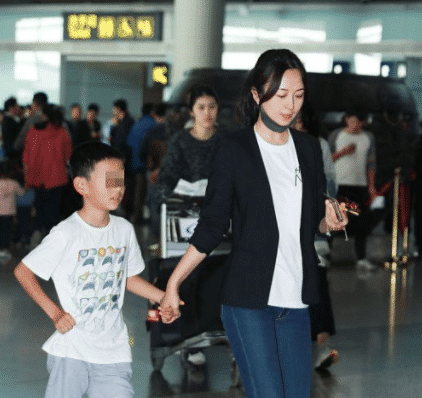 娱乐圈|女星拍戏时“意外怀孕”，如今孩子已经10岁，至今仍不知爹是谁！