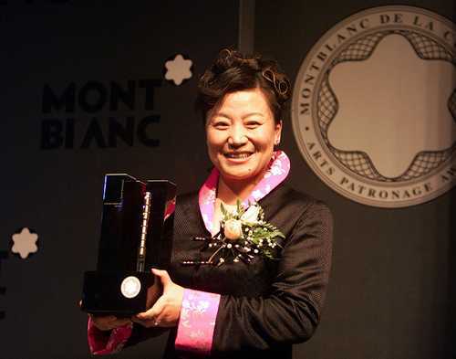 小香玉@54岁小香玉“小丈夫”曝光,原来是彼此熟悉的他,难怪一直不公开