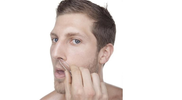 『』男性鼻毛窜出来,能不能拔掉?对身体又有什么影响呢?