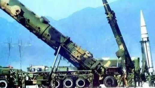 「东风-41弹道导弹」为何美国坚称:中国不会轻易使用东风导弹?专家这样回答