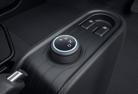 五菱宏光:五菱宏光代步神器亮相,方盒子造型更时尚,2.98万起能不香吗?