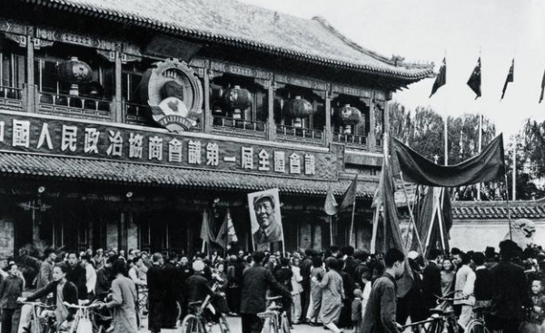 遵义会议|第一届政协会议上，毛主席没有全票当选国家主席，是谁没选毛主席