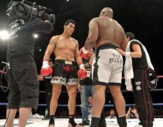 日本队|他是2.13米农村拳王！曾一拳把美国拳王送上担架，征服日本女拳迷