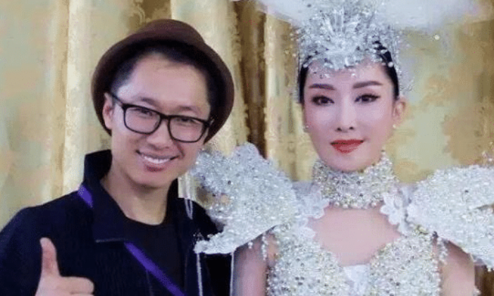 春晚|曾4次上春晚出尽了洋相，跟富商认识1小时闪婚，现在千万豪车出行