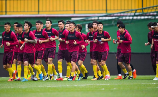 「国足」国足传来好消息，印籍球员加盟，李铁率队集训备战卡塔尔