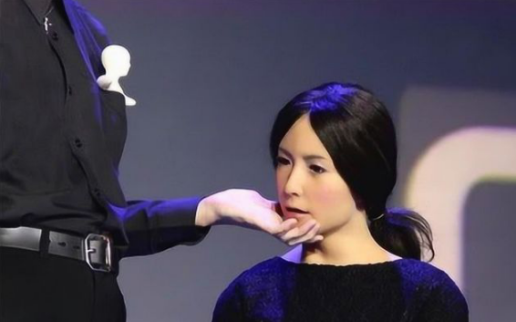 日本：日本女性机器人遭疯抢，内部结构百看不厌，网友：在中国更好卖！