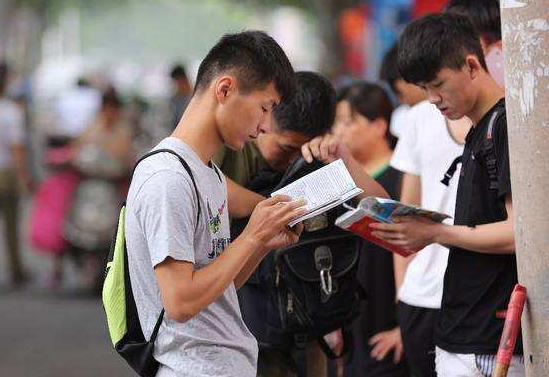 |高考成绩为什么在晚上公布？原来还有这层猫腻