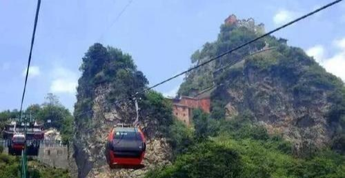 「武当山」我国“最挣钱”的一座山,一年能挣50多亿,光门票收入就达23亿