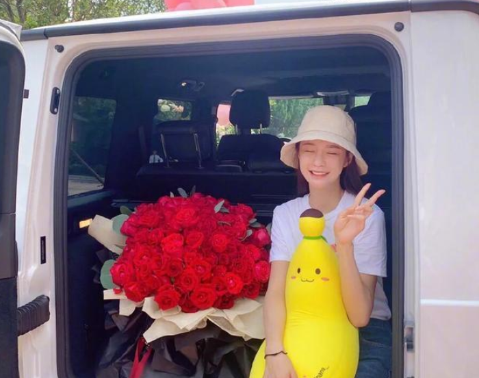 杜海涛|杜海涛送沈梦辰158万奔驰大G，可论霸气却比不上她家的摩托车