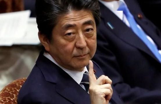 『美国』惹不起中国后，美国将锅甩给日本，安倍果断反击并向中国示好！
