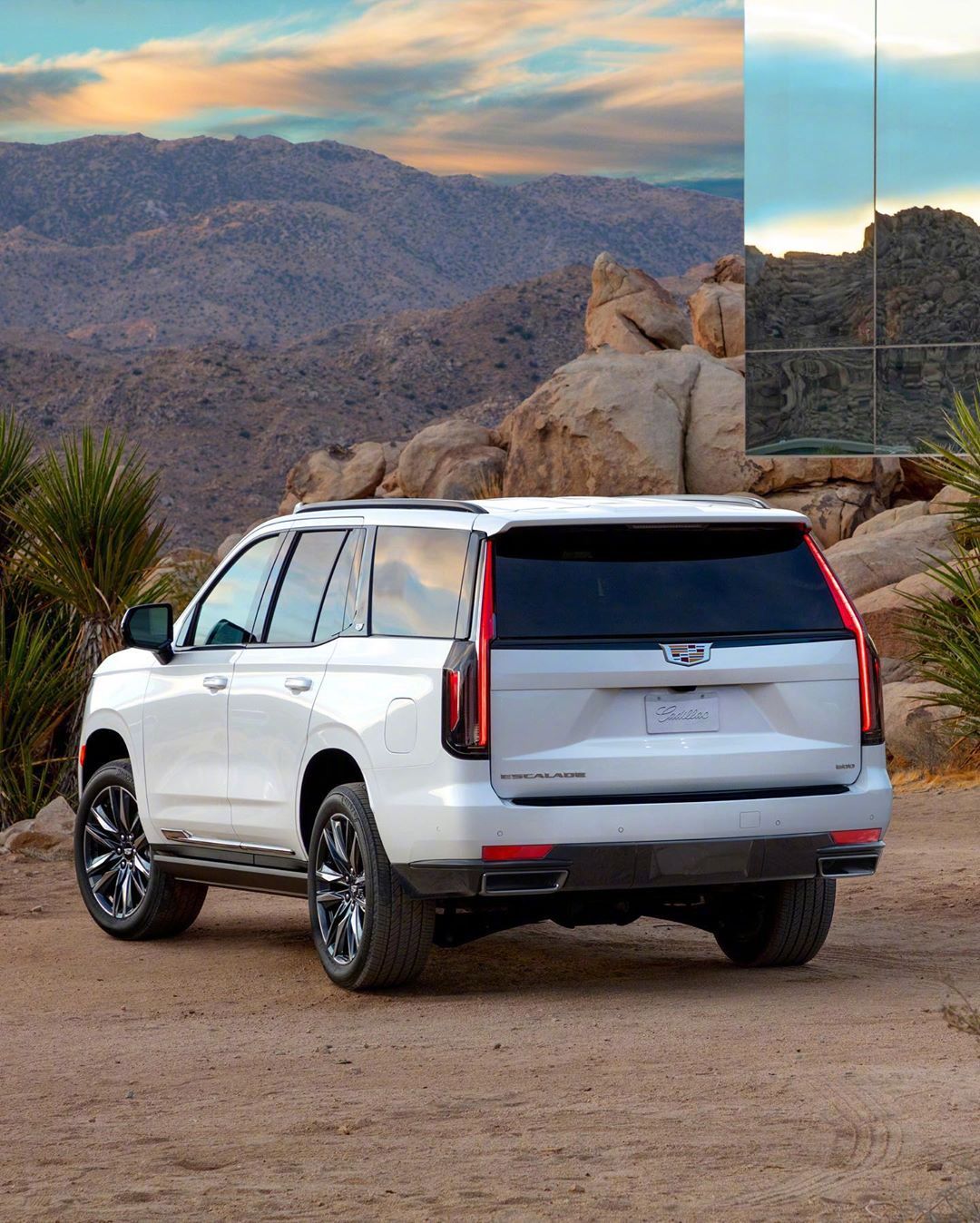 「凯雷德」凯雷德终于上新了，内饰无与伦比，外观耐人寻味