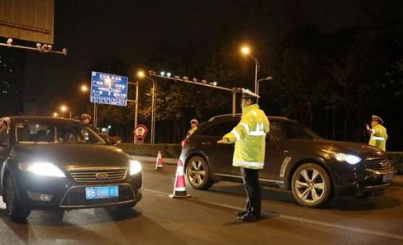 「电动车」电动车又出新规，广大车主叫苦不迭，汽车车主：真是个好消息！