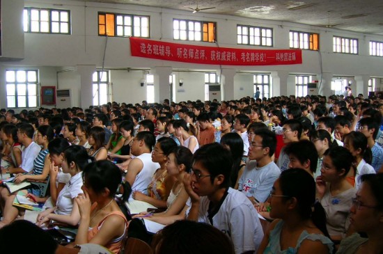 「人才市场」这些计算机专业未来前景很不错，就业路子野，高三学子可以考虑