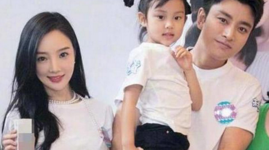 李小璐|李小璐经典的骑木马暴露本性，从这些照片都看出来了！