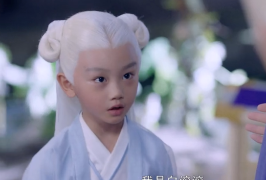 『白滚滚』枕上书：白滚滚回青丘，夜华送他三件礼物，最后一件震四海八荒