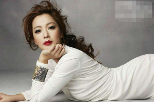 金喜善|金喜善曾因为女儿丑被质疑整容，粉丝称孩子还没长开，9年后打脸了