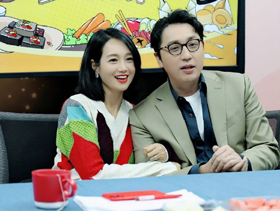 主持人|主持好声音被质疑，用实力征服众人，与妻子生活低调幸福