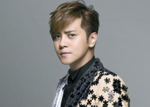 #综艺节目#再录综艺节目时女嘉宾“倒立劈叉”，主持人的手不叫什么，看看罗志祥在干啥？