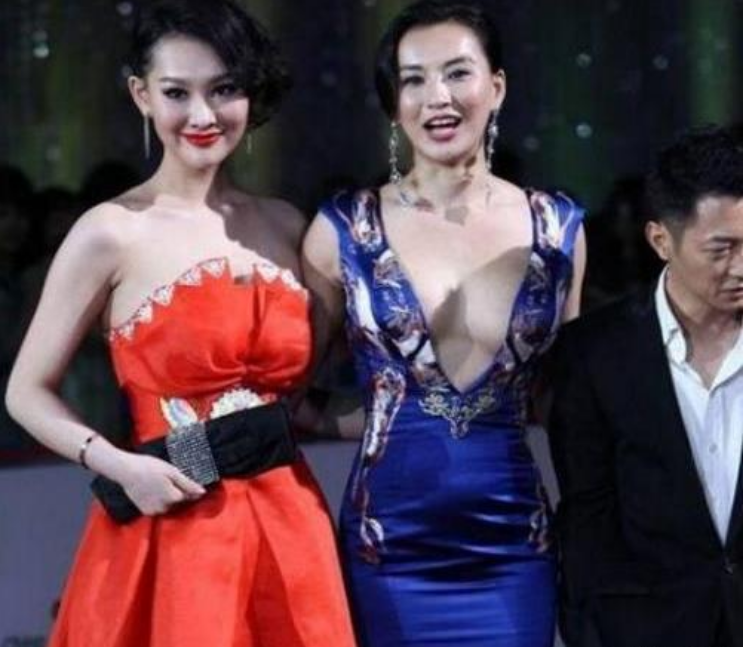 莫小棋：莫小棋到底有多浪？看完这组照片后，网友：除了她没人敢这么穿！