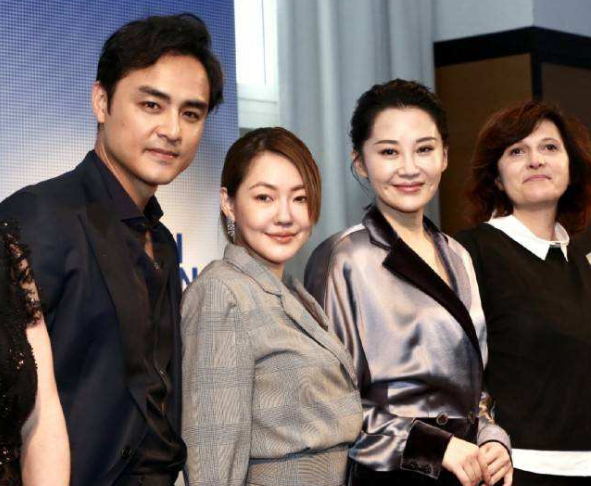 『小S』有种尴尬叫小S撞上许晴，当看到同框照后，才懂“撩人”也分等级