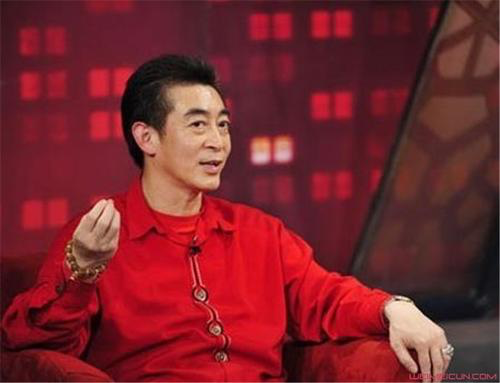 影帝▲他因错失演孙悟空一辈子没红，老婆却捧红多位明星，如今儿子还成影帝