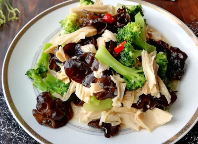 「山药」大鱼大肉吃腻了，多吃些青菜，清理下肠胃！